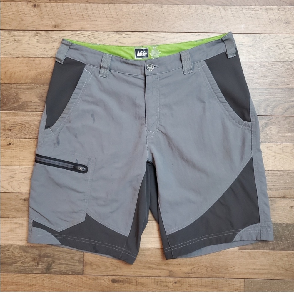 EUC REI Men's Venturi Shorts Two Tone Grey Outdoor, Adventure, Hiking, Size 30.